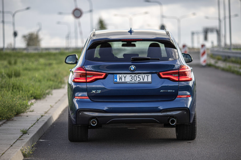 Czy warto kupić hybrydę plug-in? Test BMW X3 xDrive30e