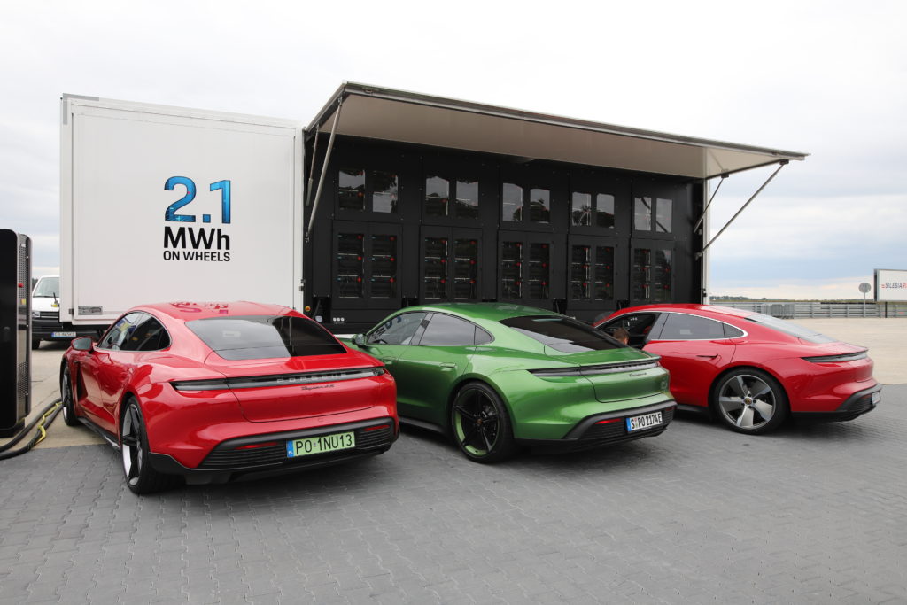 Porsche Taycan Turbo S. Elektryk na torze. Zobacz video