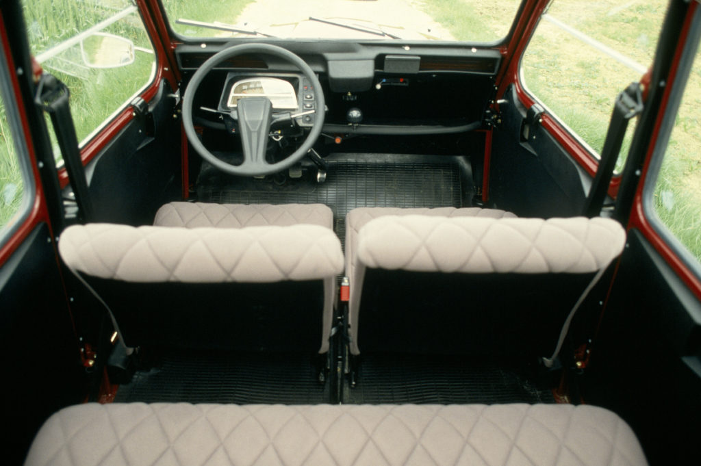 wnętrze Citroëna 2CV
