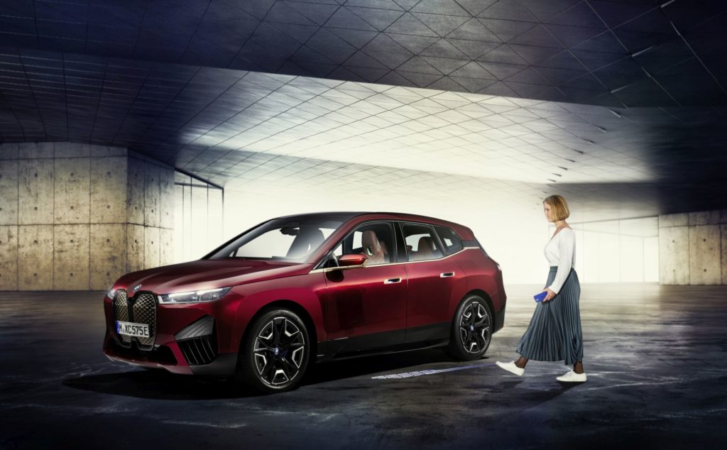 iPhone jako cyfrowy kluczyk nowego BMW iX
