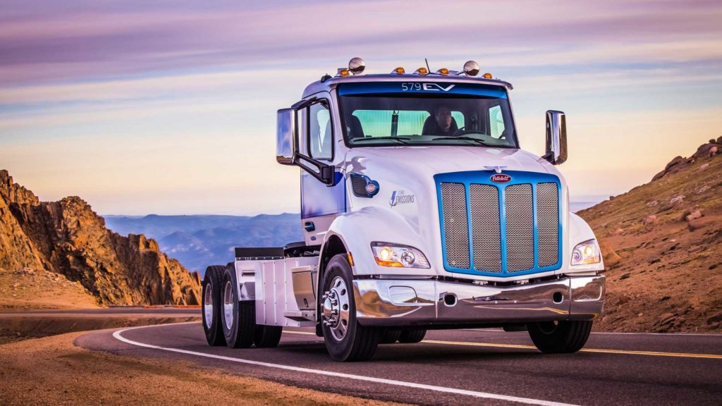 Peterbilt 579EV – 15 ton z prądem wjeżdża na Pikes Peak