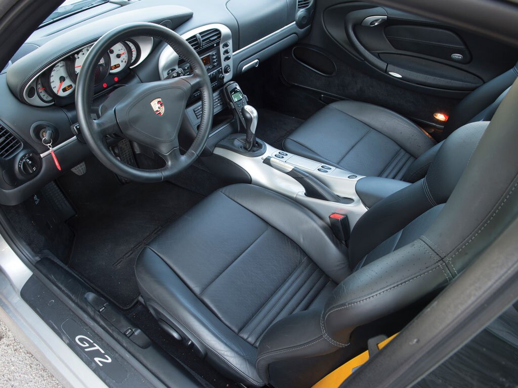 wnętrze w Porsche 911 GT2
