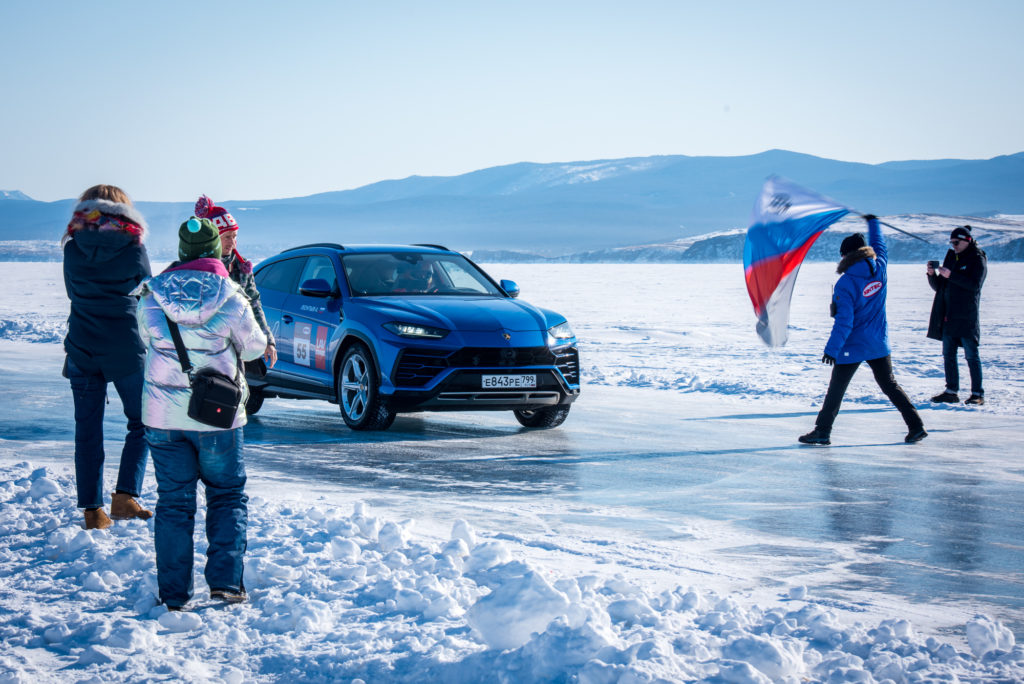 Lamborghini Urus ustala rekord prędkości na lodzie