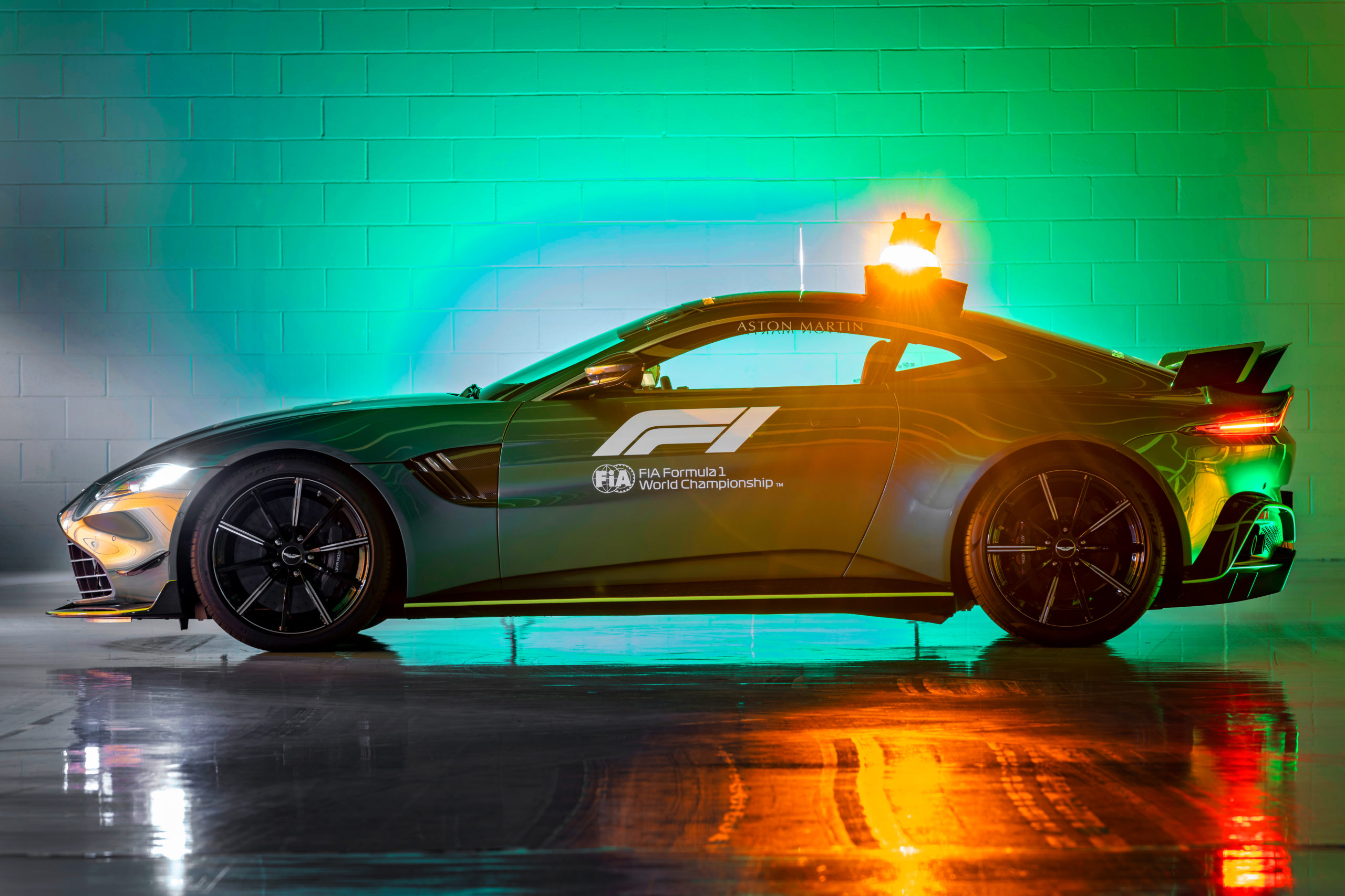 Aston Martin Vantage oficjalny Safety Car F1 Automotyw