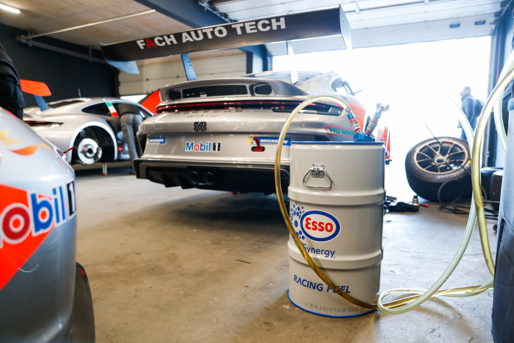 Esso reunable racing fuel (fot. Porsche)