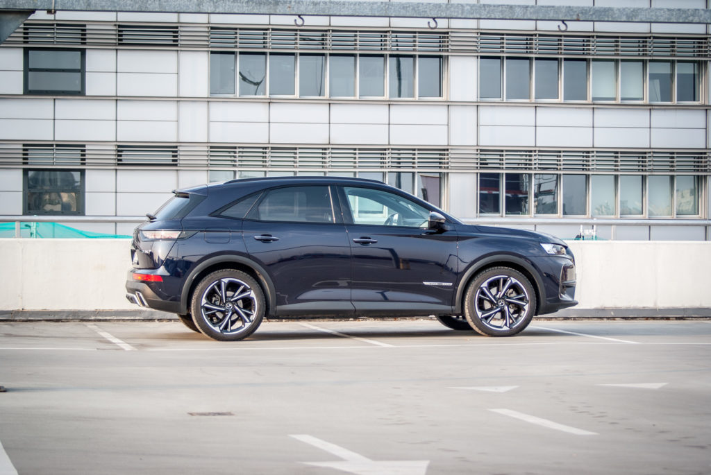 Test. DS 7 Crossback E-Tense 300 4×4 Louvre – auto godne Macrona