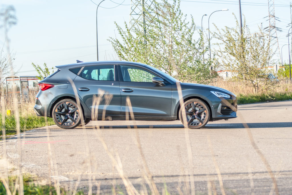 Test. Cupra Leon PHEV – hybrydowy hatchback, który jest całkiem „hot”
