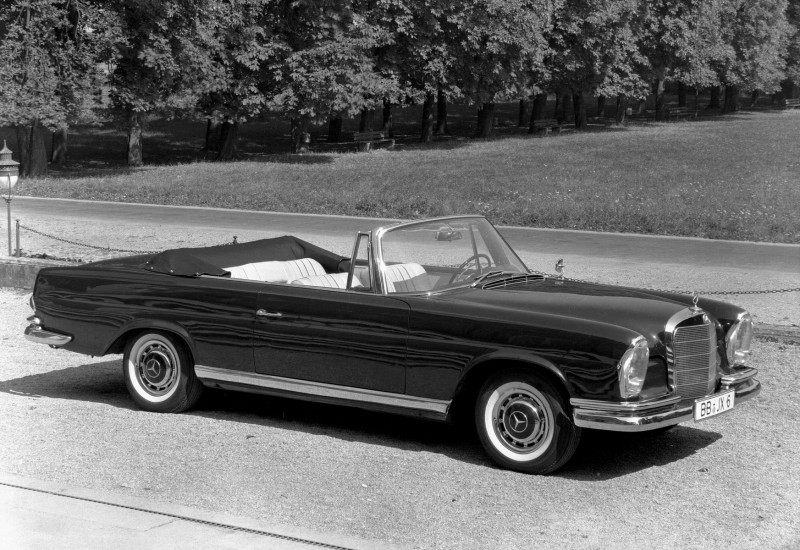 „Niebo do wynajęcia”, czyli klasyczna limuzyna bez dachu – Mercedes W 111