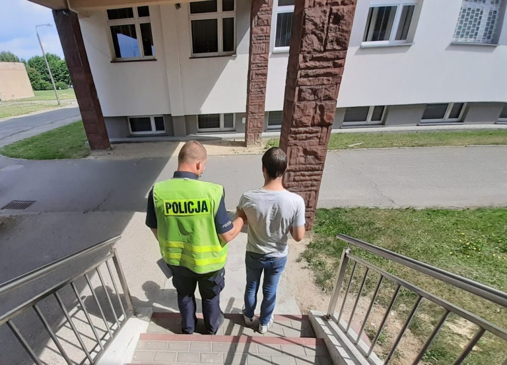 Zdawał egzamin na prawo jazdy za kolegę. Obaj usłyszeli zarzuty