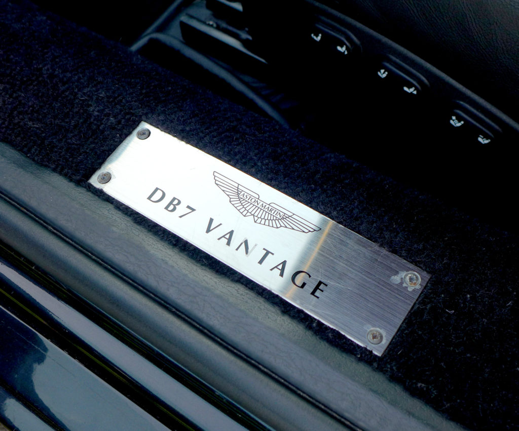 Aston Martin DB7 Vantage plakietka