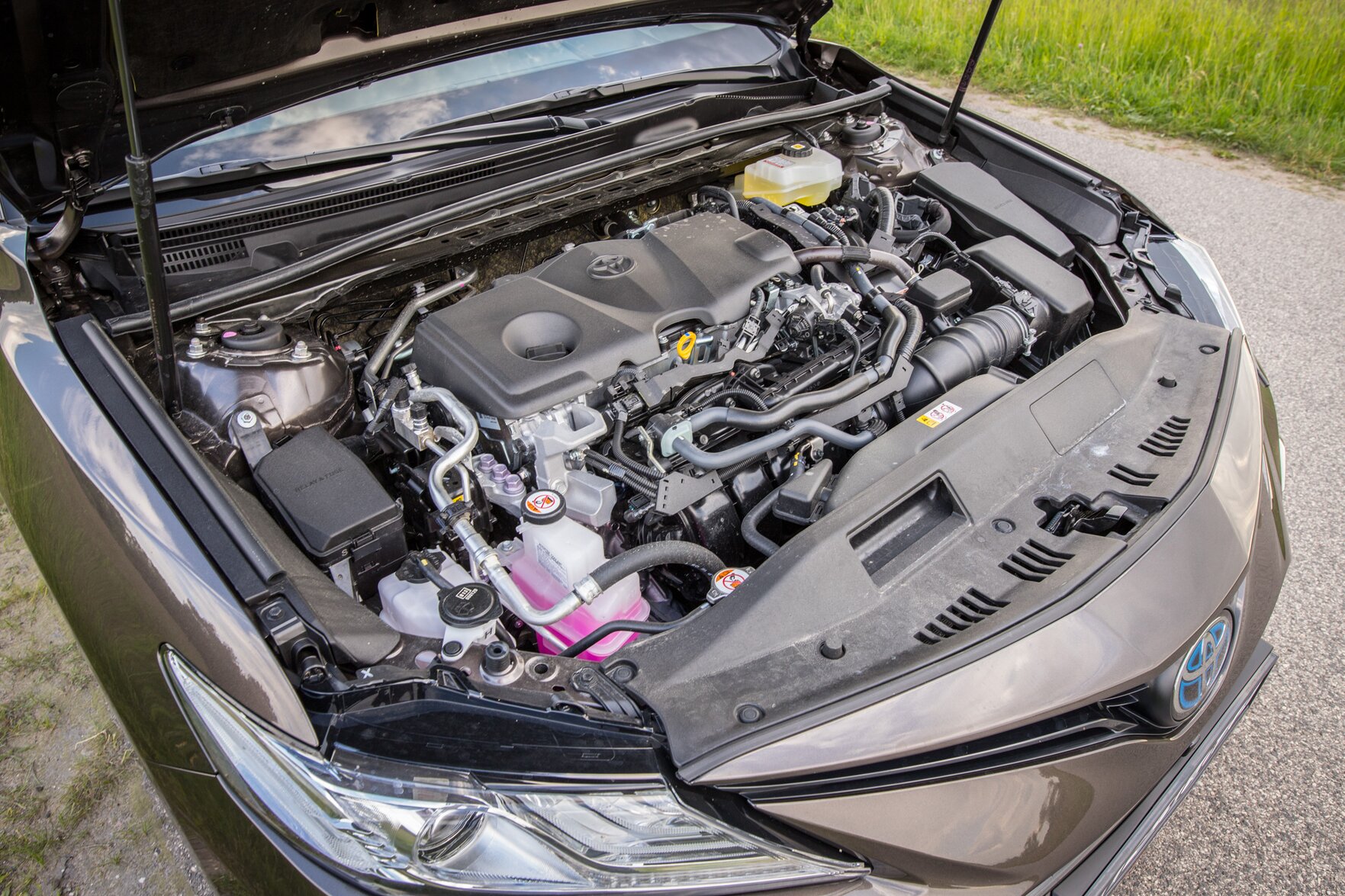 Toyota Camry Dynamic Force Hybrid wygoda i oszczędność w