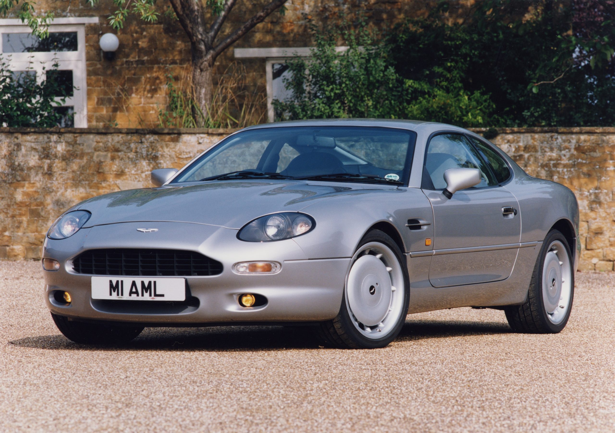 Aston Martin DB7. Tanio, ale nie prosto