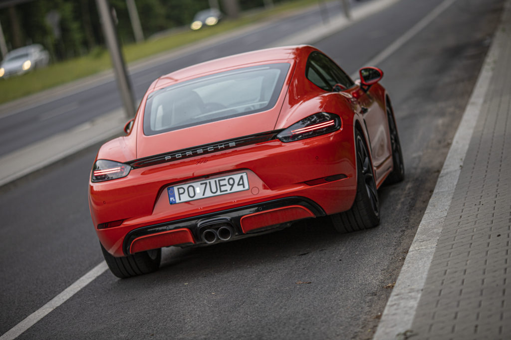 Czy moc jest najważniejsza? Test Porsche 718 Cayman pokazuje, że niekoniecznie