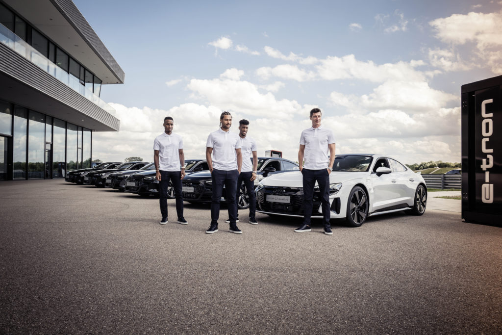 Robert Lewandowski dostał elektryczne Audi za 700 tys. zł.