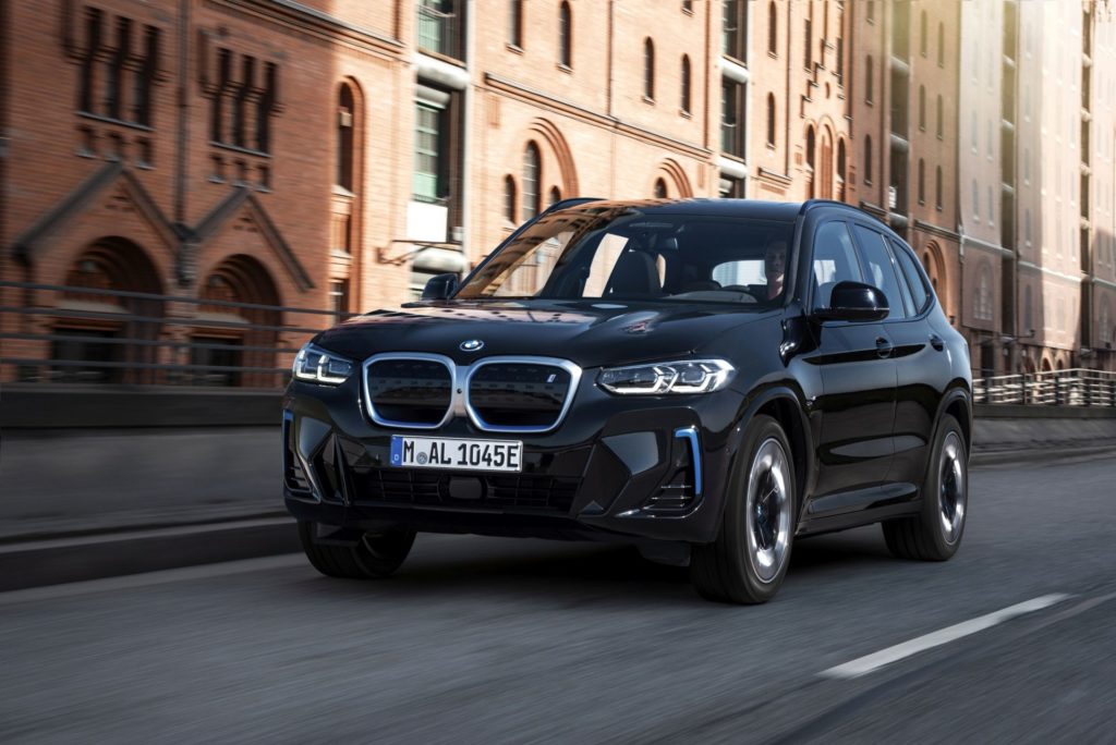 Odświeżone BMW iX3 – zmienione wnętrze, ten sam zasięg i pakiet M