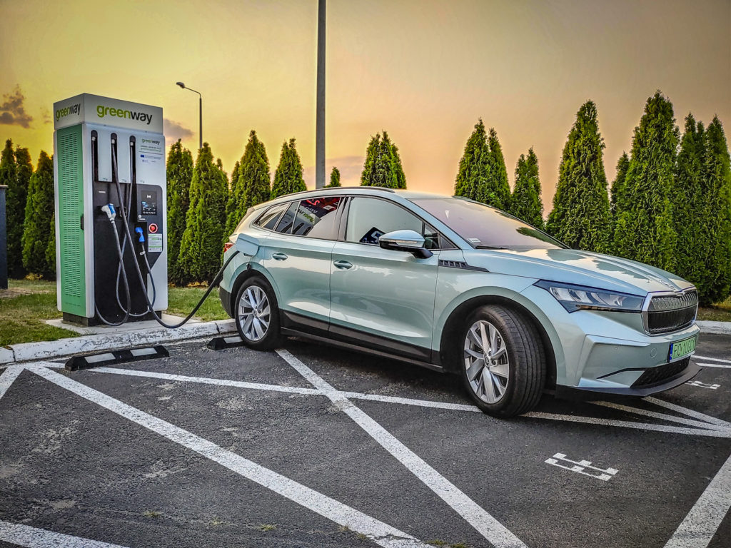 Co Polacy sądzą o bezpieczeństwie aut elektrycznych?