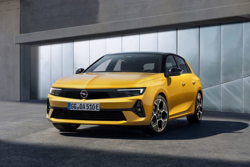 Opel Astra hatchback wyceniony. Ile za popularny samochód kompaktowy?