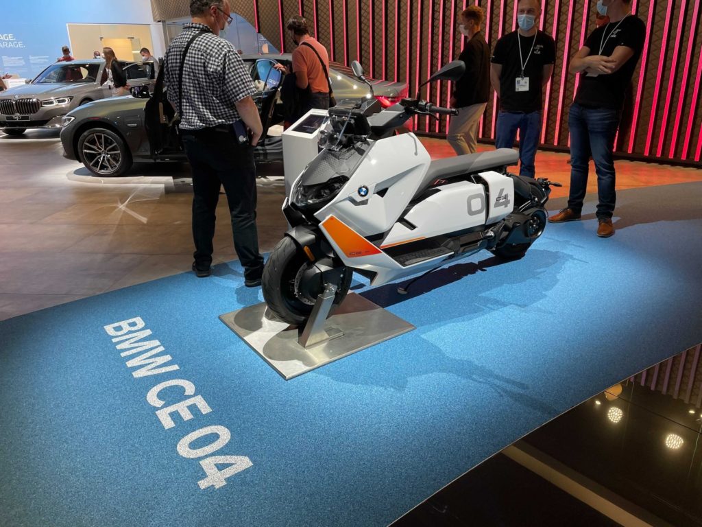 BMW CE 04 – ten elektryczny skuter robi wrażenie