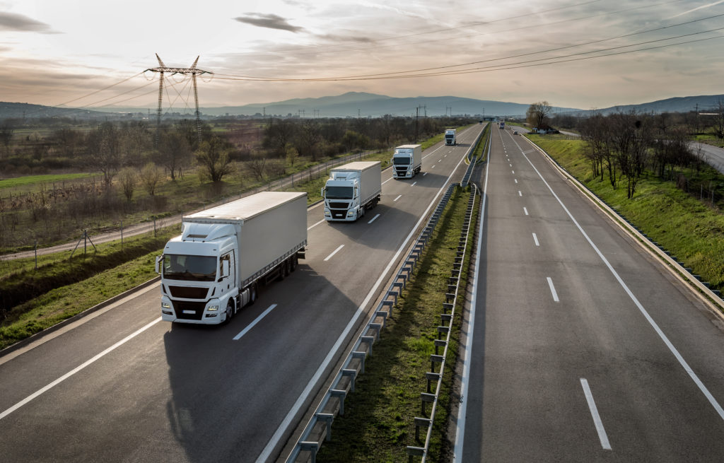 Jak bezpiecznie jeździć po autostradzie? Poradnik