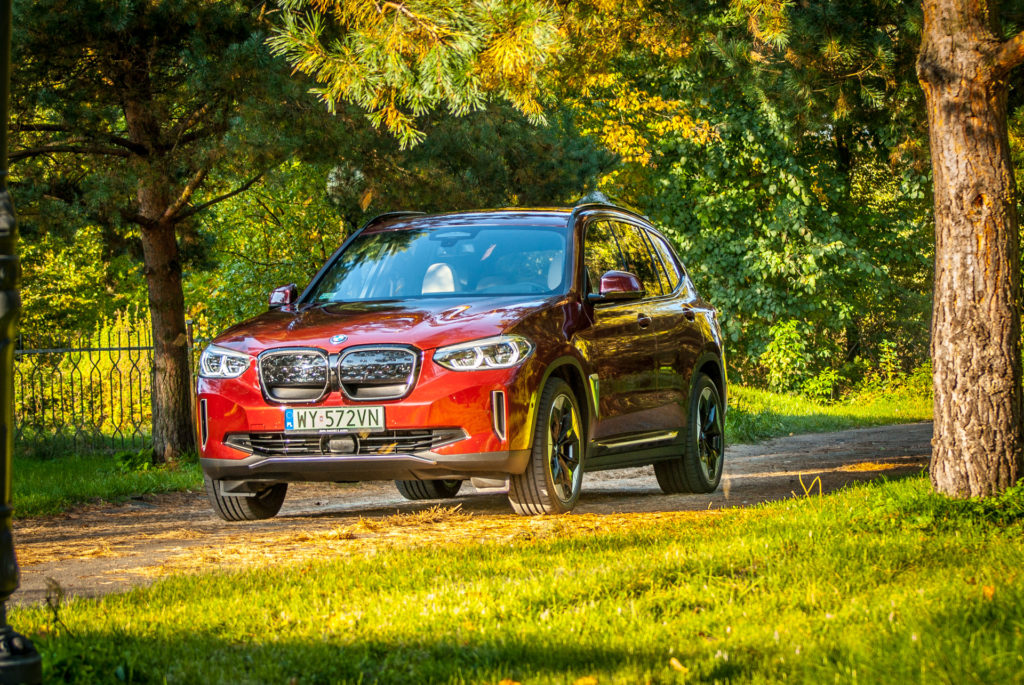 BMW iX3. Ile energii zużywa elektryczny SUV na polskich drogach? Test
