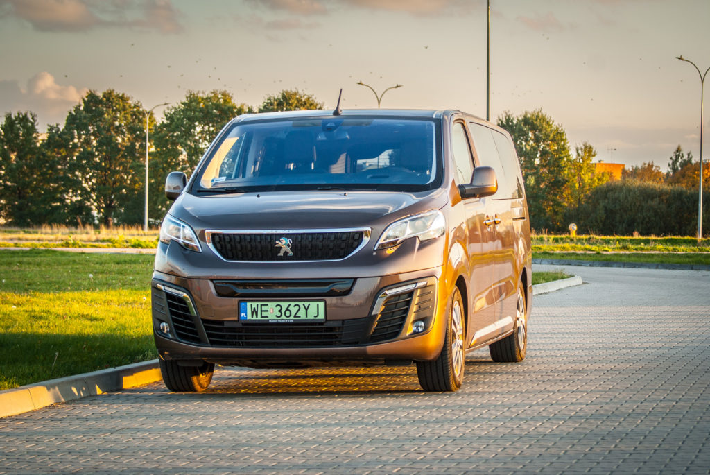 Peugeot e-Traveller – wygodna podróż z przystankami na ładowanie. Test
