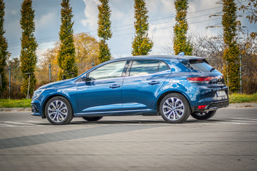 Renault Megane E-Tech 160 Hybryda plug-in – oszczędny kompakt z wtyczką. Test
