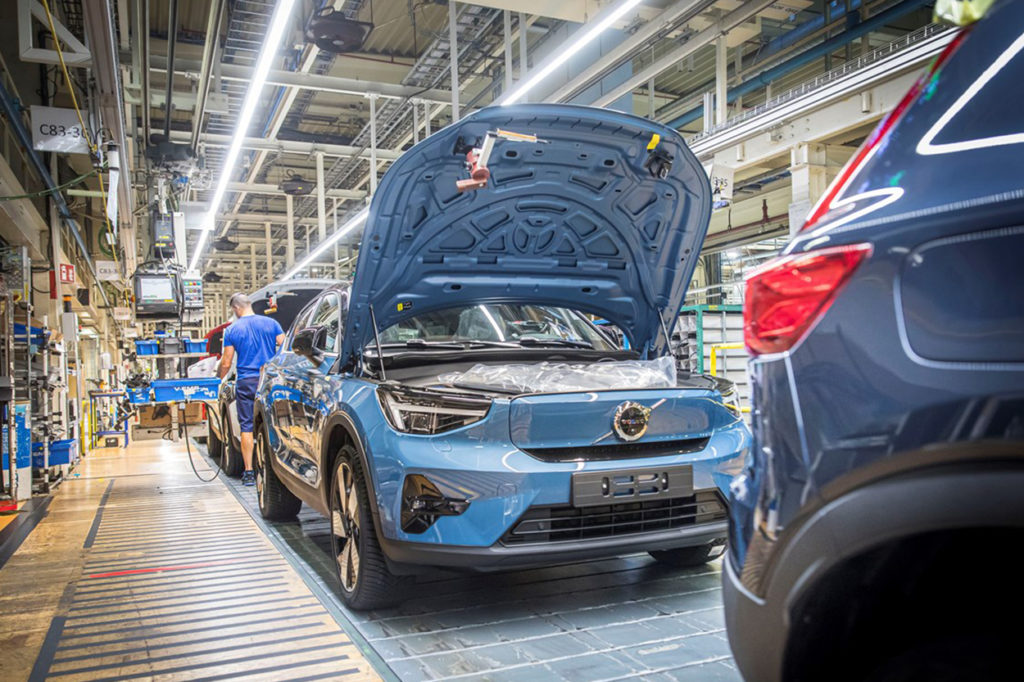 Volvo C40 Recharge. Produkcja pierwszego wyłącznie elektrycznego auta ruszyła