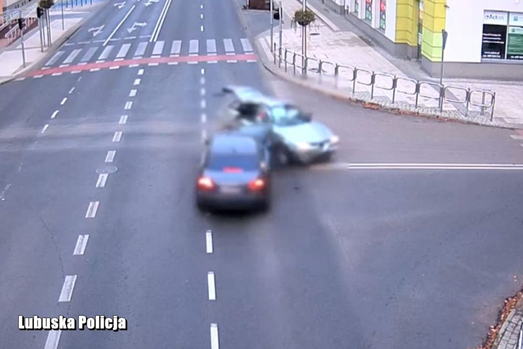 Monitoring zarejestrował niebezpieczny wypadek [WIDEO]