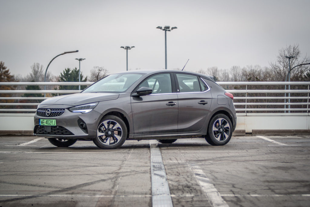Test. Opel Corsa-e i niecodzienny test, czyli co musisz wiedzieć wybierając się w trasę elektrykiem