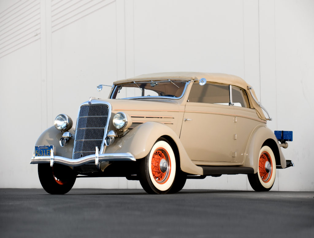 1935 Ford Deluxe Convertible Sedan by Glaser  (fot. RM Sotheby's, Audi Press, Wikimedia Commons)