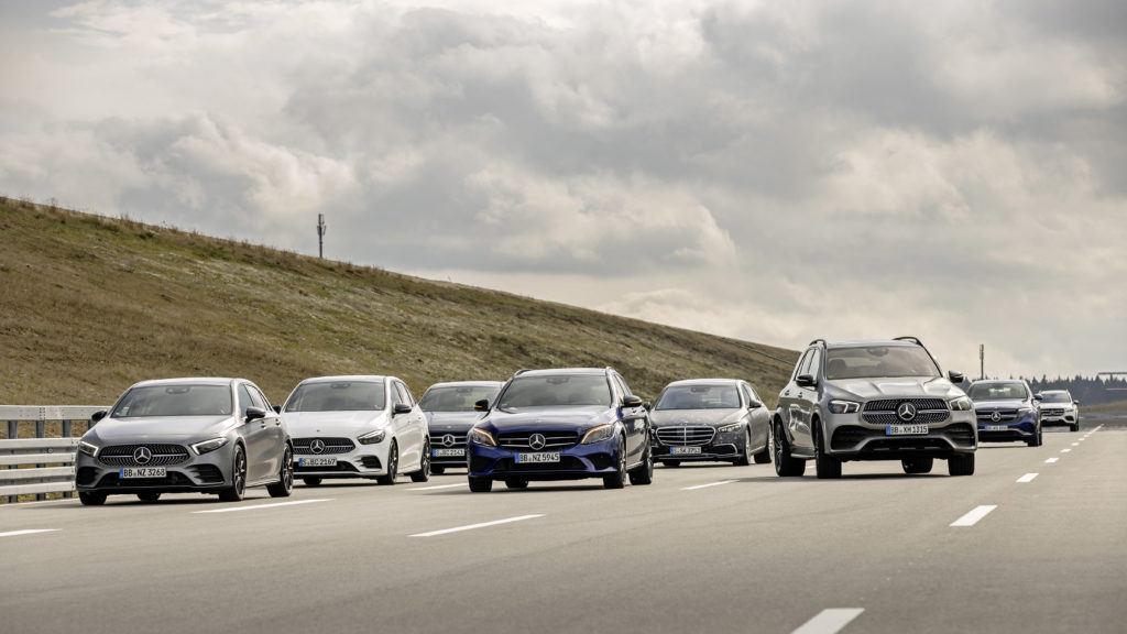 Mercedesami będziesz mógł jeździć nie trzymając rąk na kierownicy