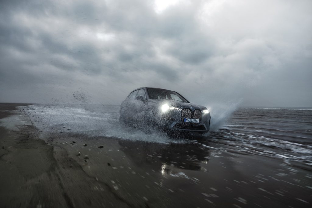 1100 niutonometrów w SUV-ie. Oto 2023 BMW iX M60