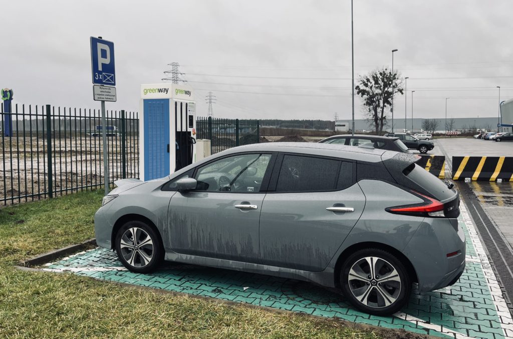 Nissan Leaf e+Tekna ładował się około 40 minut przed podróżą. (fot. Michał Beszta-Borowski / automotyw.com)