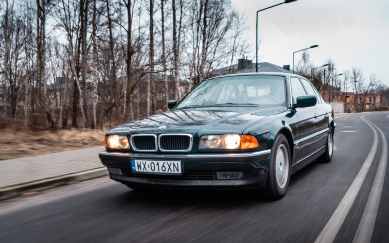 Używane BMW E38 728i. Youngtimerem jazda codzienna