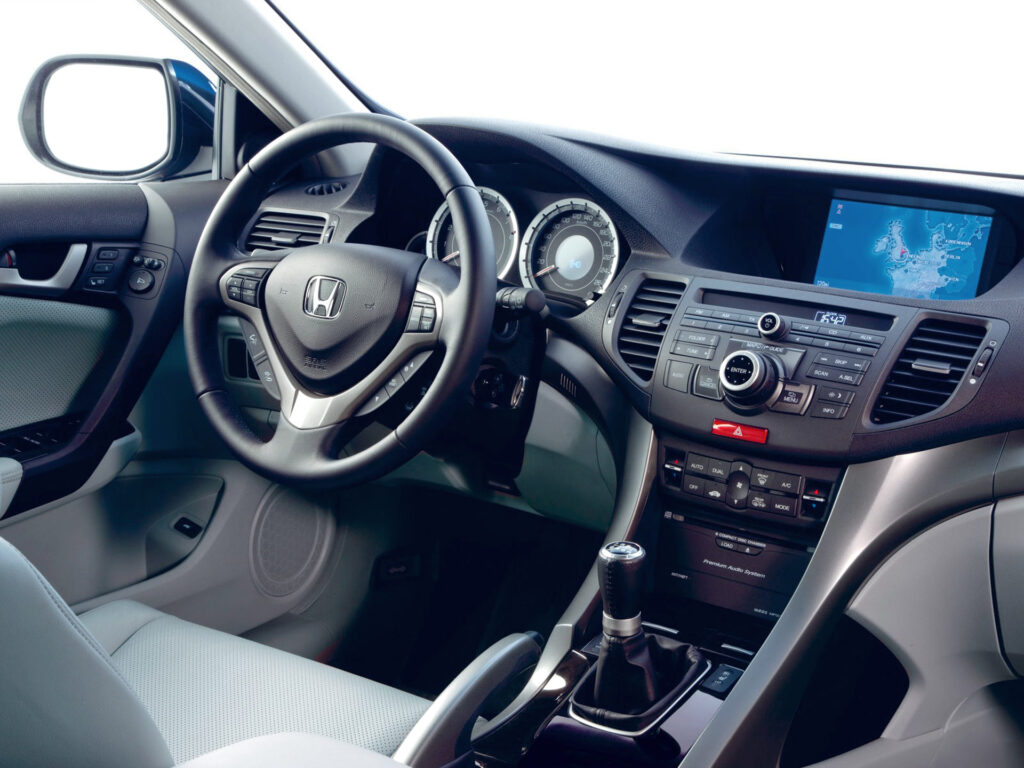 Honda Accord VIII wnętrze