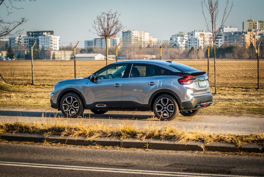 Test. Citroën ë-C4 – kompaktowy, wygodny elektryk