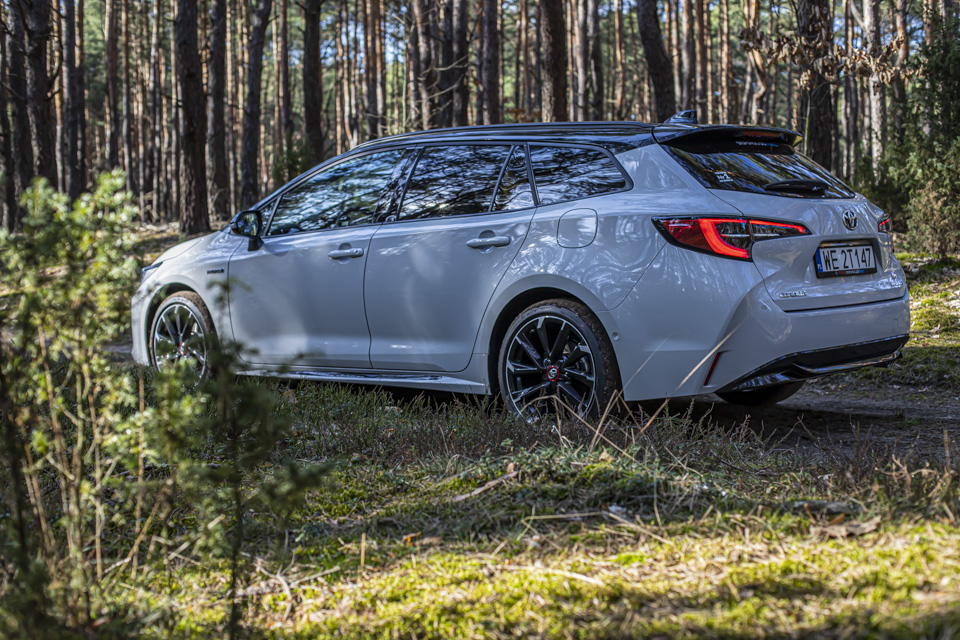 Jak to działa? Hybrid Synergy Drive Toyoty bez tajemnic