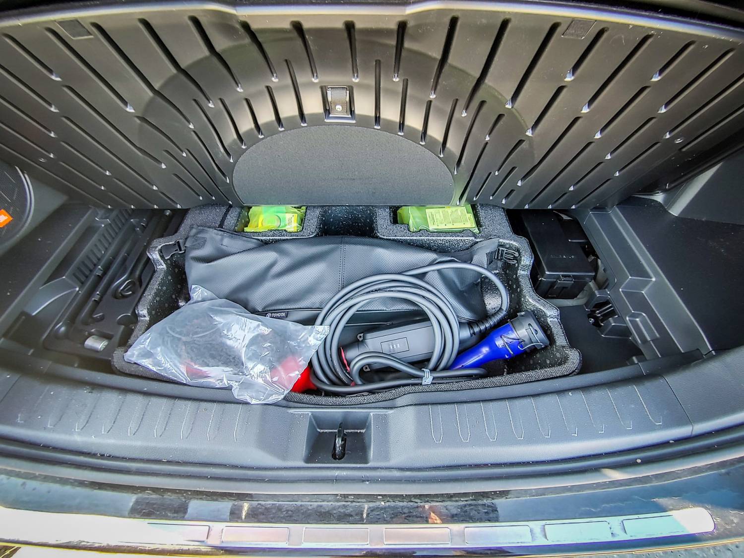 Czy hybrydy plug-in mają sens? 5 za i 5 przeciw