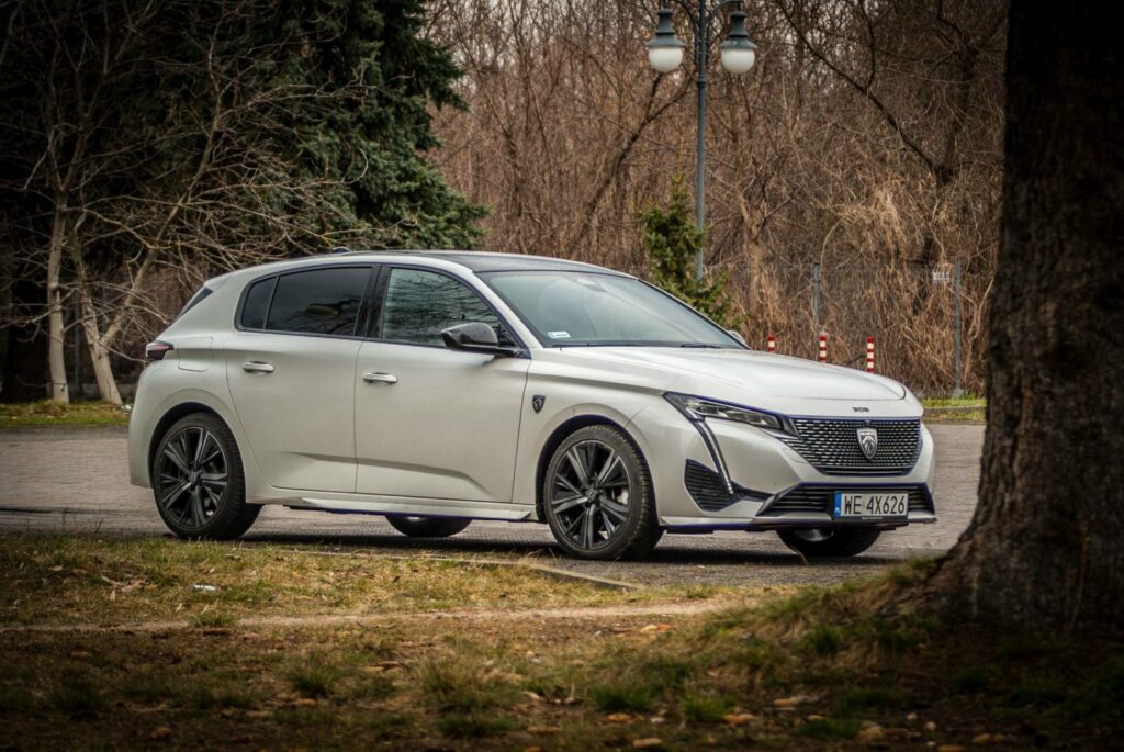 Test. Peugeot 308 GT Pack Hybrid – zadziorna i elegancka hybryda plug-in