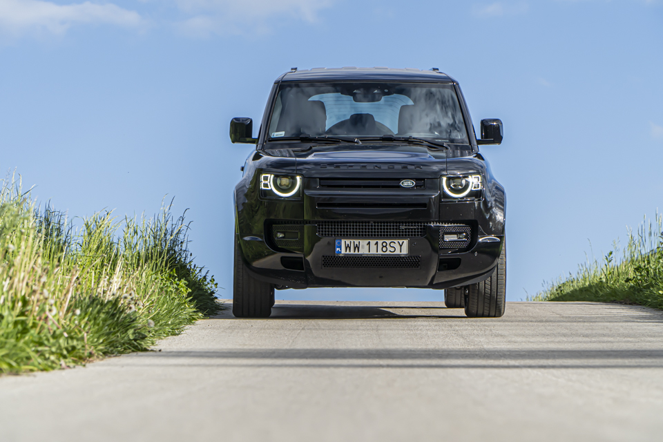 Land Rover Defender. Test samochodu, który dźwiga na barkach legendę