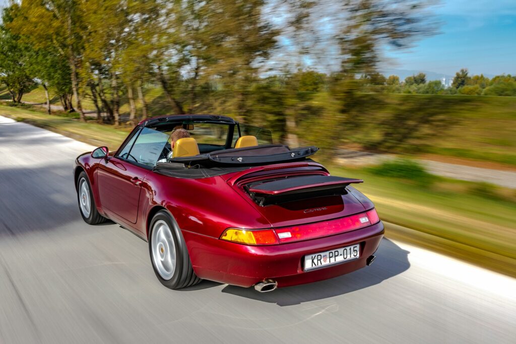 Porsche 911 993. Poradnik kupującego i biblia fana