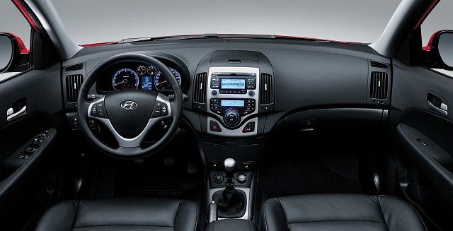 Hyundai i30 wnętrze obszyte skórą