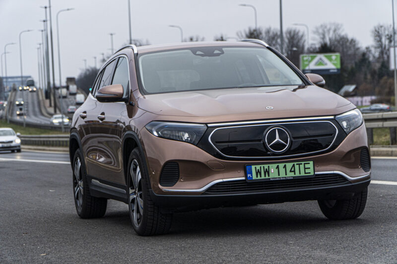Mercedes Benz EQA 350 4Matic Niewielki Premium I Prawie 300 KM 