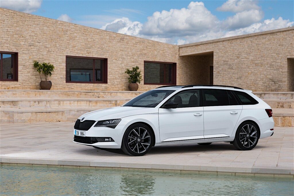 Skoda Superb III kontra Ford Mondeo V i Mazda 6 GJ. Co wybrać?