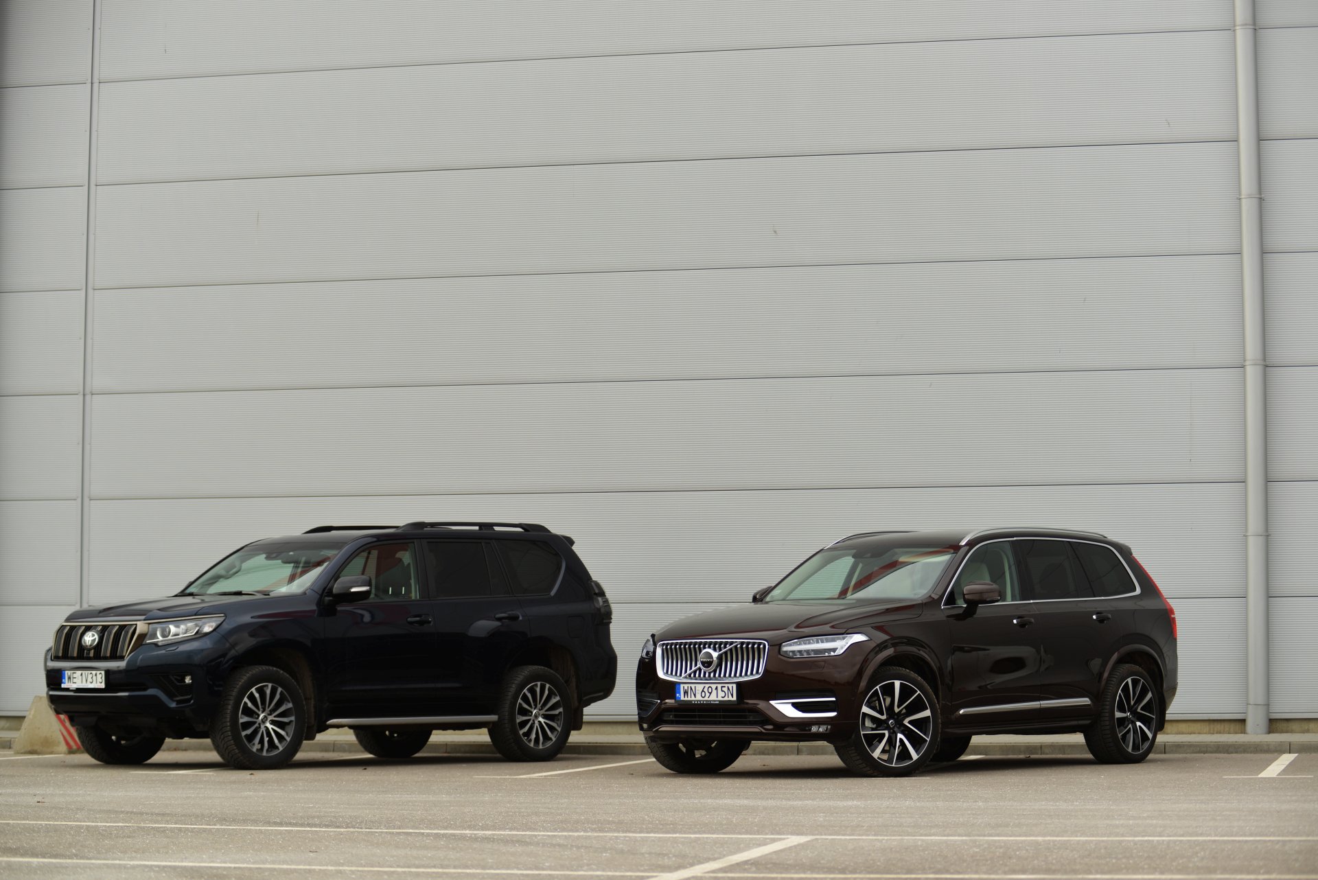 Dwa żywioły 4x4. Sprawdzamy możliwości Land Cruisera i XC90