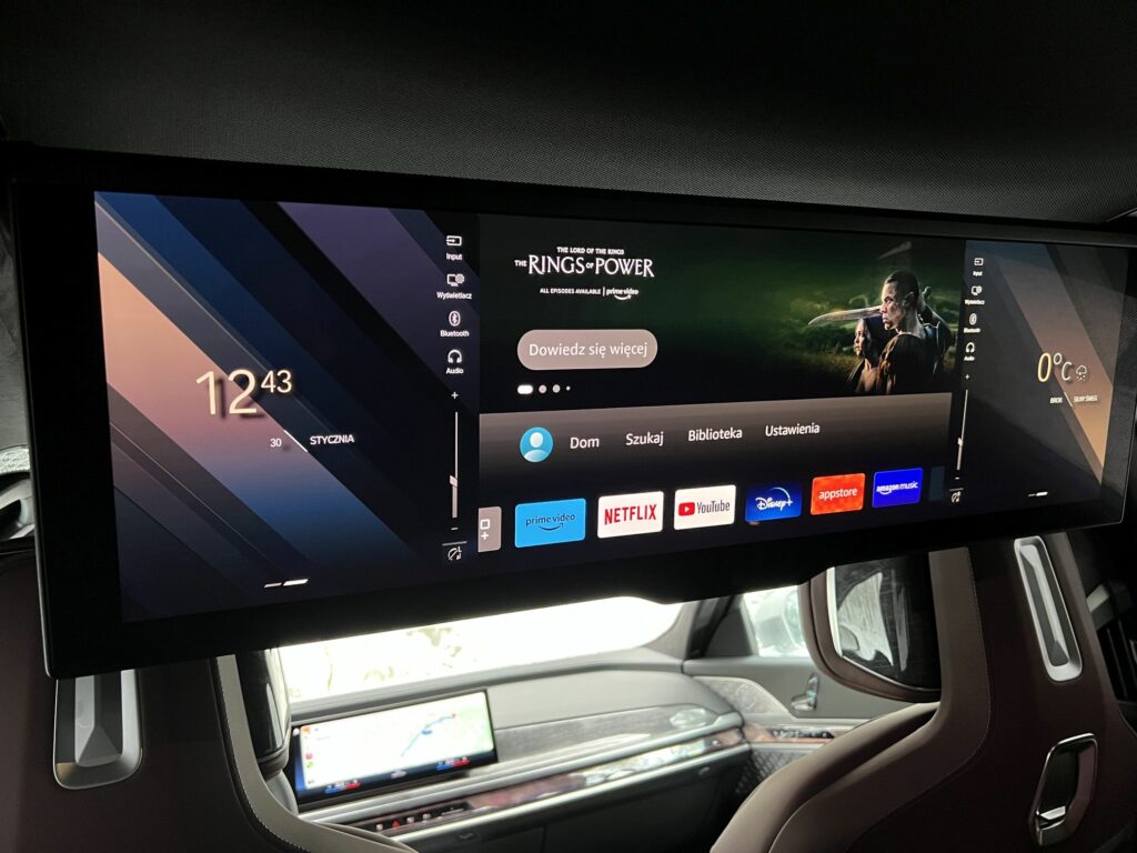 ekran w BMW i7
