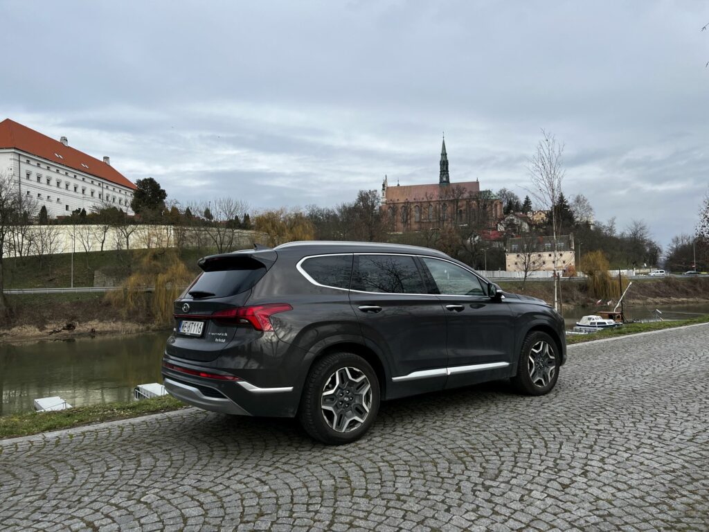 Hyundai Santa Fe Hybrid