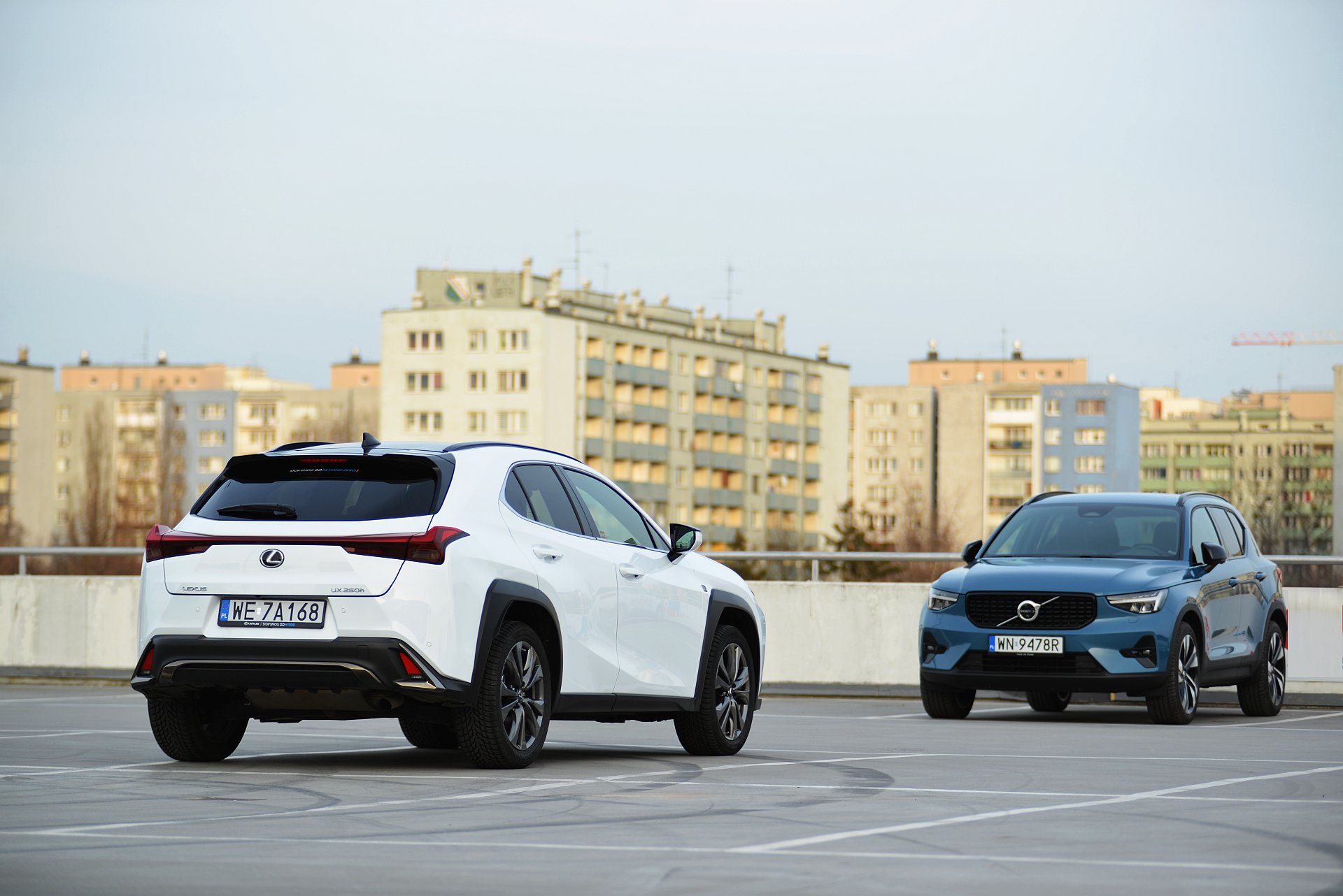 Lexus UX 250h czy Volvo XC40 B3? Dwa sposoby na hybrydę