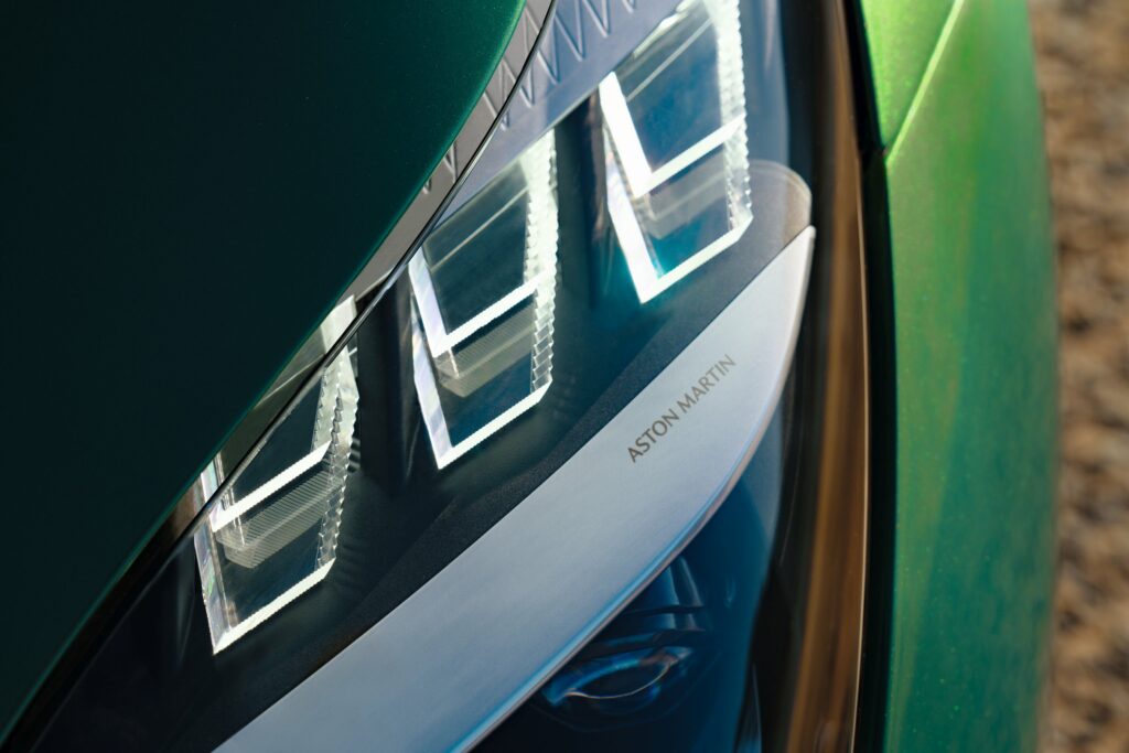 reflektory Astona Martina DB12