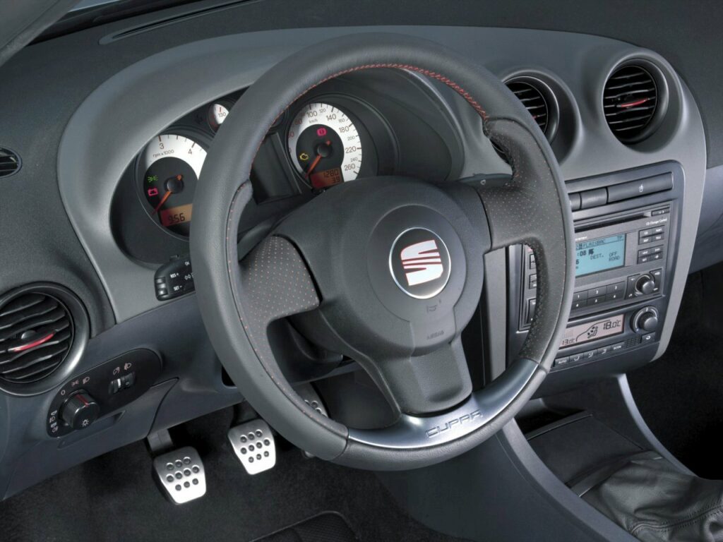 Seat Ibiza III 1.8 T wnętrze